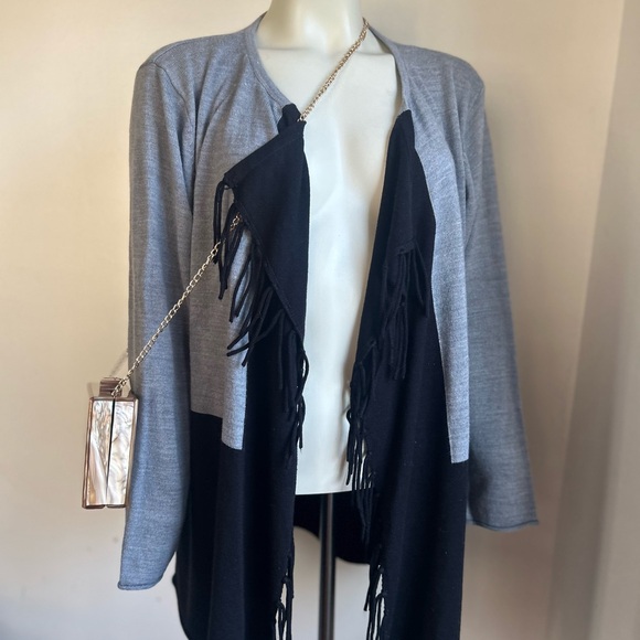 abito XL Gray and Black Women's Sweater with Fringe Detail - Picture 1 of 5